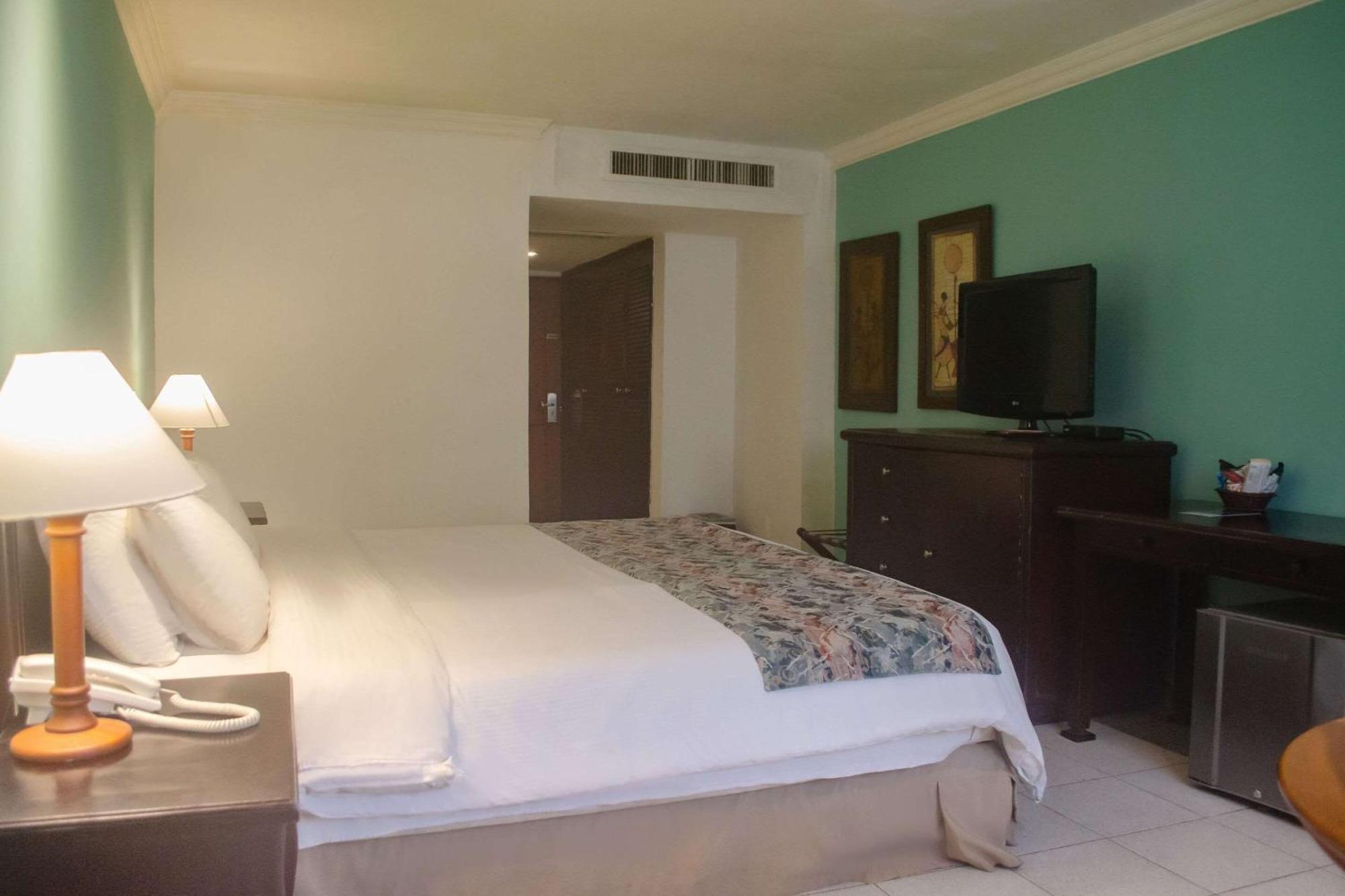 Hotel Faranda Express Puerta Del Sol Barranquilla, A Member Of Radisson Individuals Barranquilla  Exterior photo