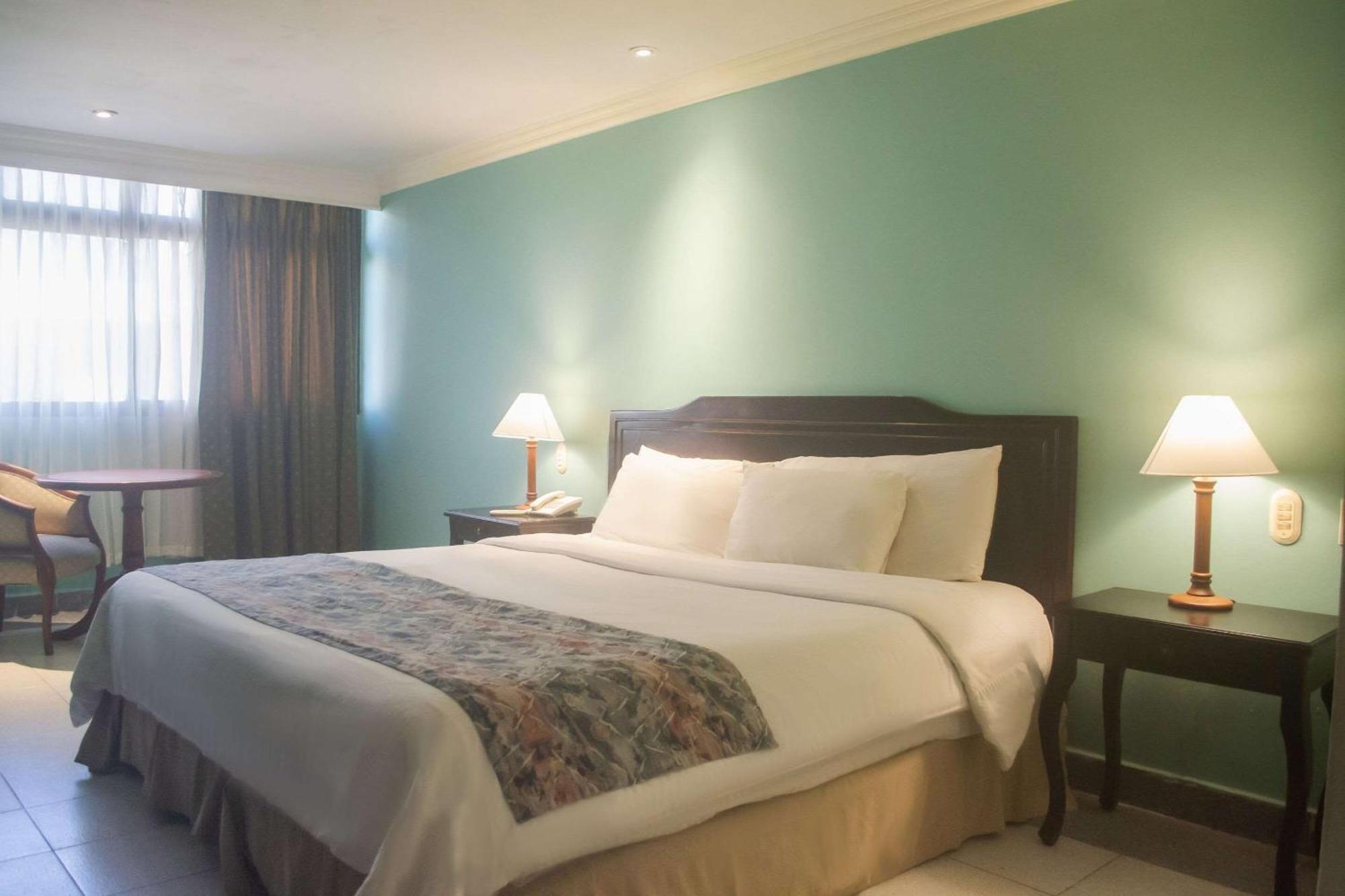 Hotel Faranda Express Puerta Del Sol Barranquilla, A Member Of Radisson Individuals Barranquilla  Exterior photo